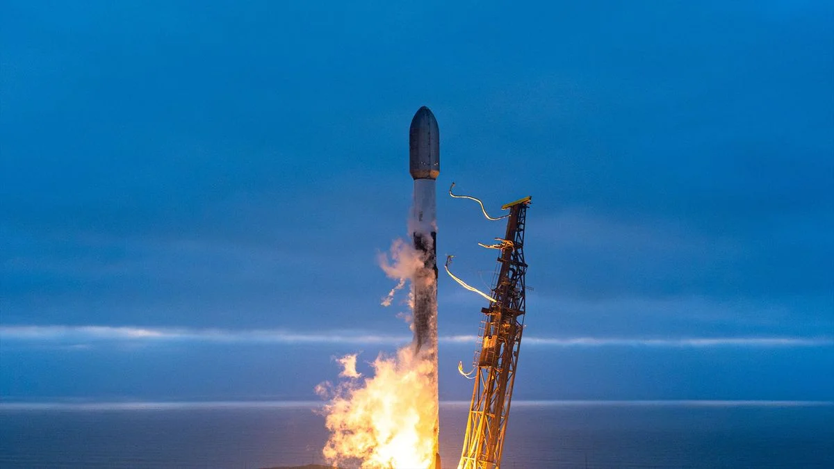 Ракета SpaceX Falcon 9 запустила 24 спутника Starlink из Калифорнии